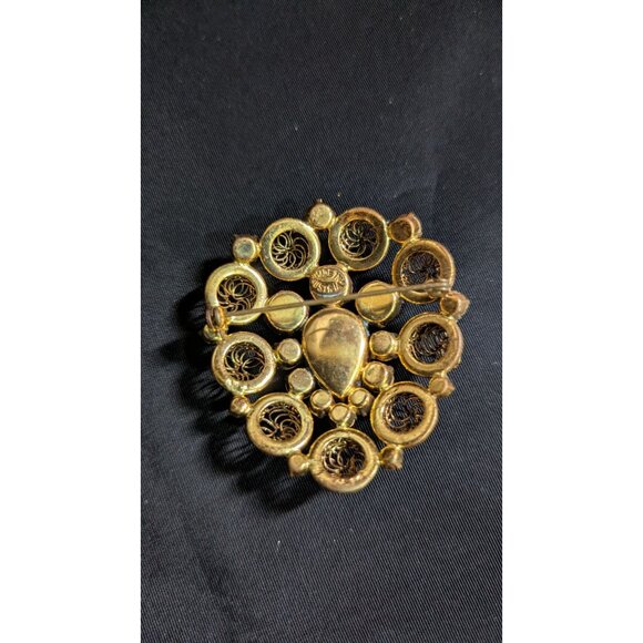 Vintage Austrian Filigree Brooch Amber Glass Cabochon stone and Rhinestones - Picture 4 of 9